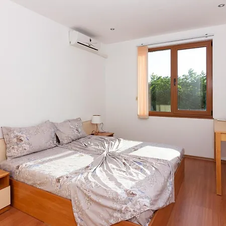 Apartmán частен в затворен комплекс *