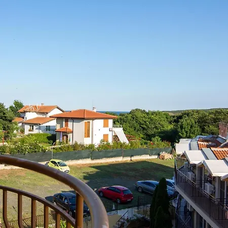 частен в затворен комплекс Apartamento Sinemoretz