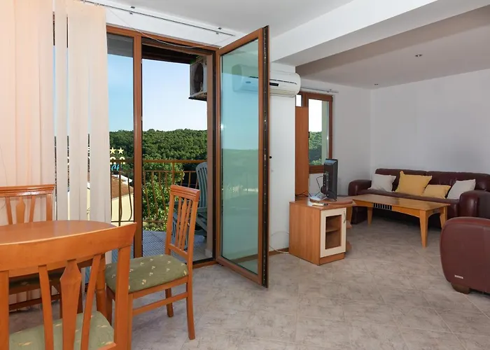 Apartamento частен в затворен комплекс Sinemoretz