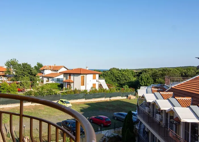 частен в затворен комплекс Apartamento Sinemoretz